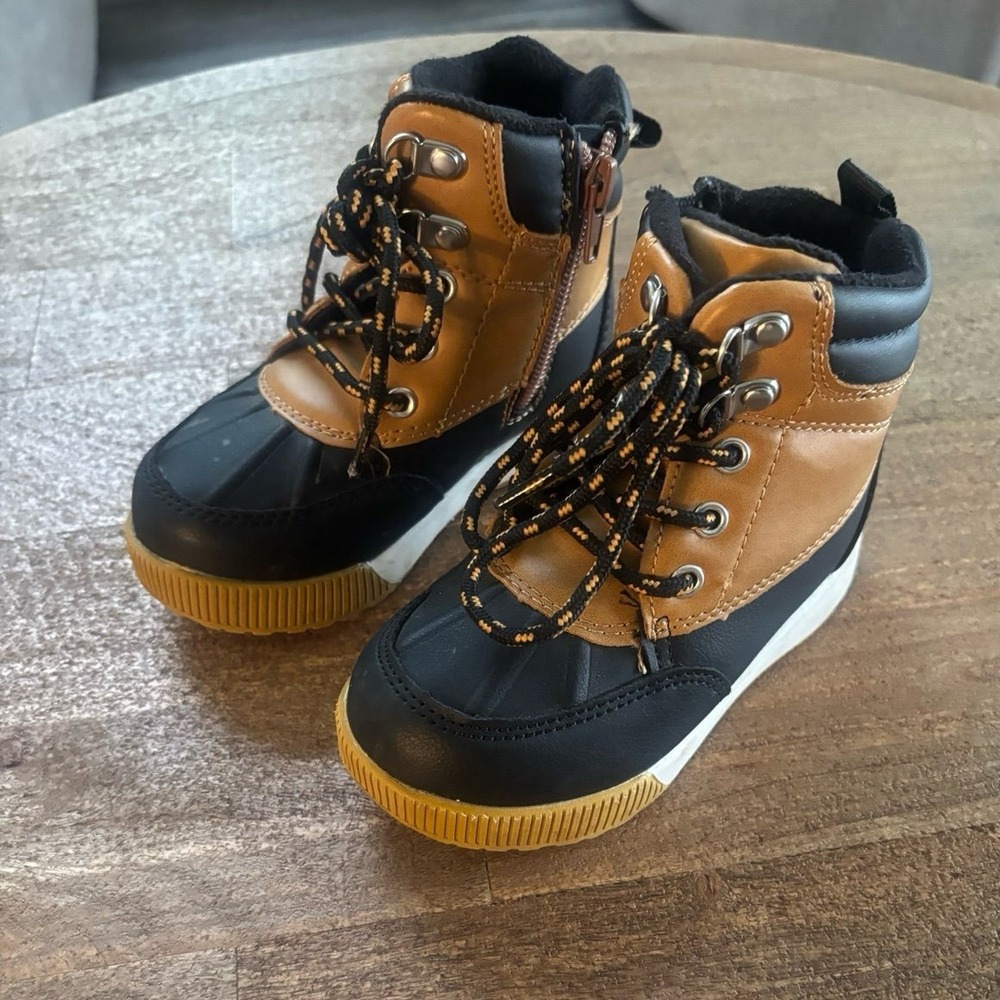 Wonder Nation Kids snow‎ boots size 8